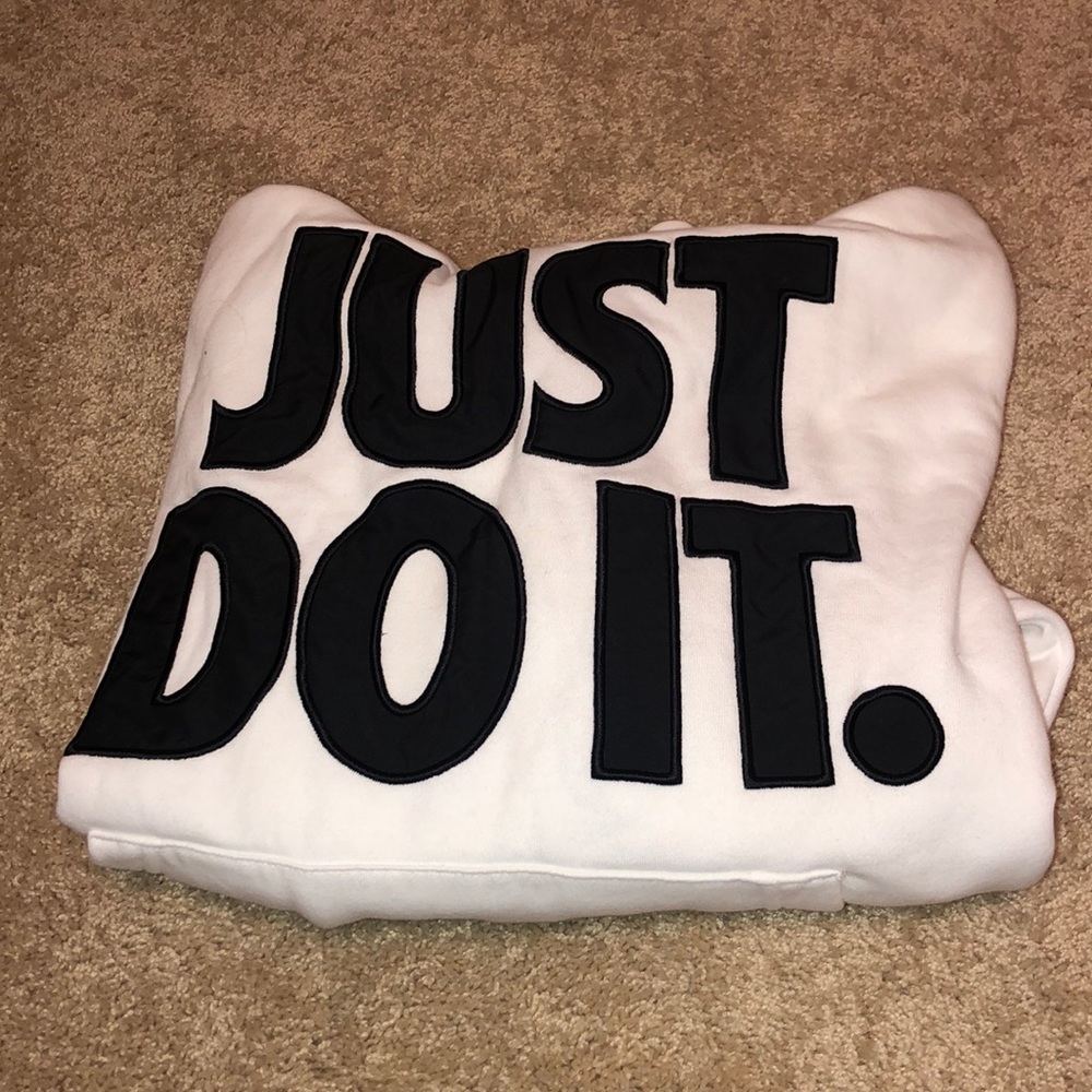 Nike just do it men’s white hoodie medium.